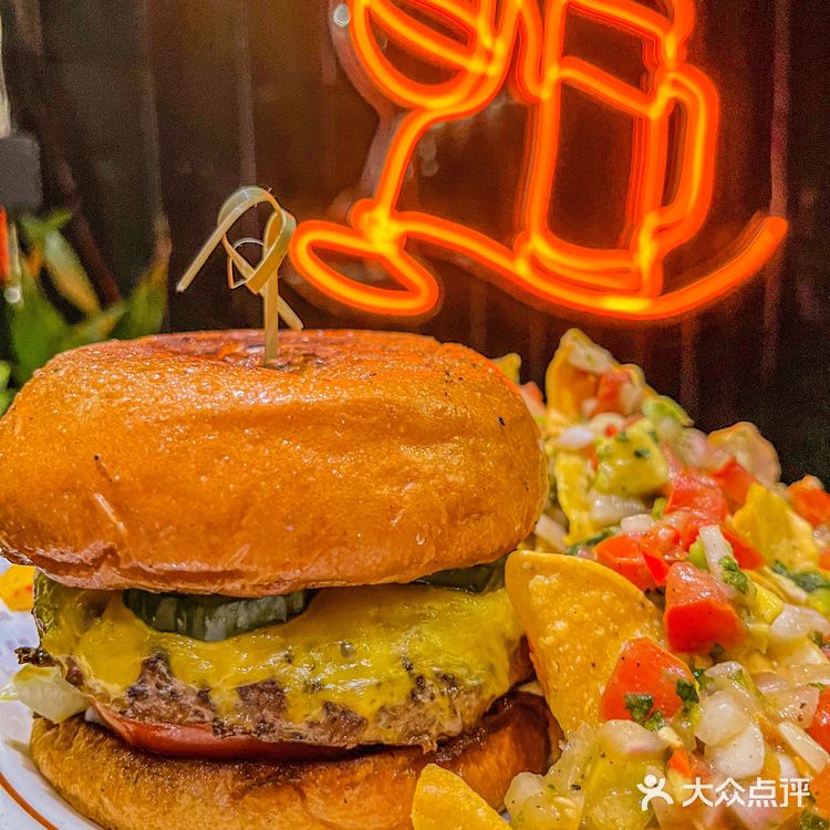 🍔广州坠好吃的汉堡竟然在酒吧里❓