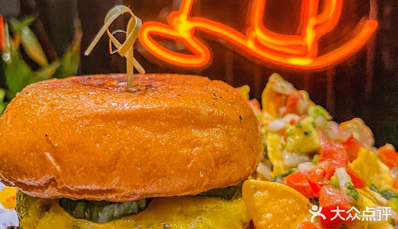 🍔广州坠好吃的汉堡竟然在酒吧里❓