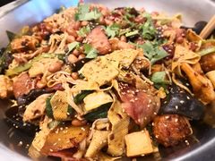 -愉肴麻辣香锅(中北镇店)