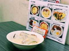 猪颈肉芝士捞公仔面-新记餐厅(香槟大厦店)