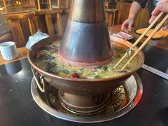 -果松木炭酸菜铜火锅·外婆参鸡汤