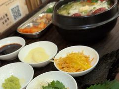 -围炉肉舍•炭烤活鳗•丹东海鲜烤肉(步行街店)