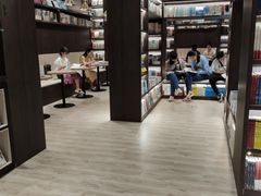 -钟书阁(群光广场店)