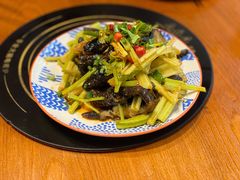 抓钱土鸡脚-盛世盐帮·自贡特色(总店)