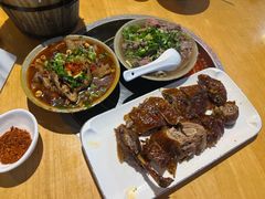 -大众跷脚牛肉馆·非遗传承单位(峨眉山店)