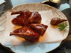 脆皮乳鸽-新荣记(BFC外滩金融中心店)