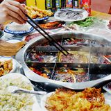 重庆旅行之火锅店里搓麻将！！