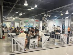 -极限PLAY运动娱乐新世界·团建派对表演休闲馆·室内高空游乐园