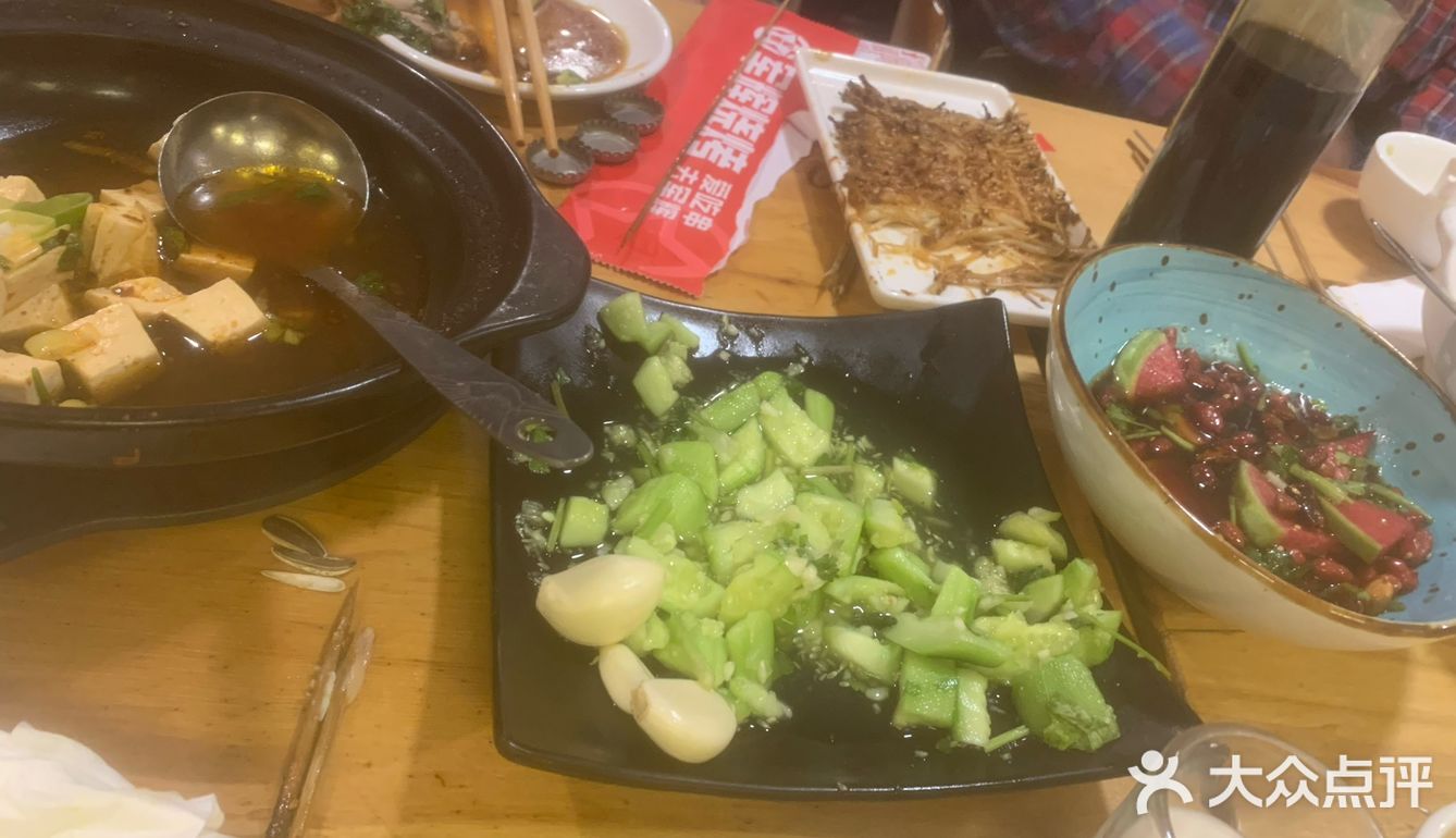 很喜欢实蛋 吃了三串 豆腐汤很喜欢 好喝 略有一点辣