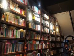 -房角石咖啡与书(吉大南校店)