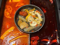 -老牌坊云南鱼豆花火锅(爱建店)