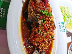 香酥大鲫鱼-费大厨辣椒炒肉(通州万达店)