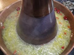 -果松木炭酸菜铜火锅·外婆参鸡汤