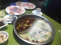 -颜氏双江清水鱼一养身火锅(磁器口店)