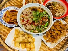-爆炸头阿姨小四川正宗川味小吃(无任何分店)
