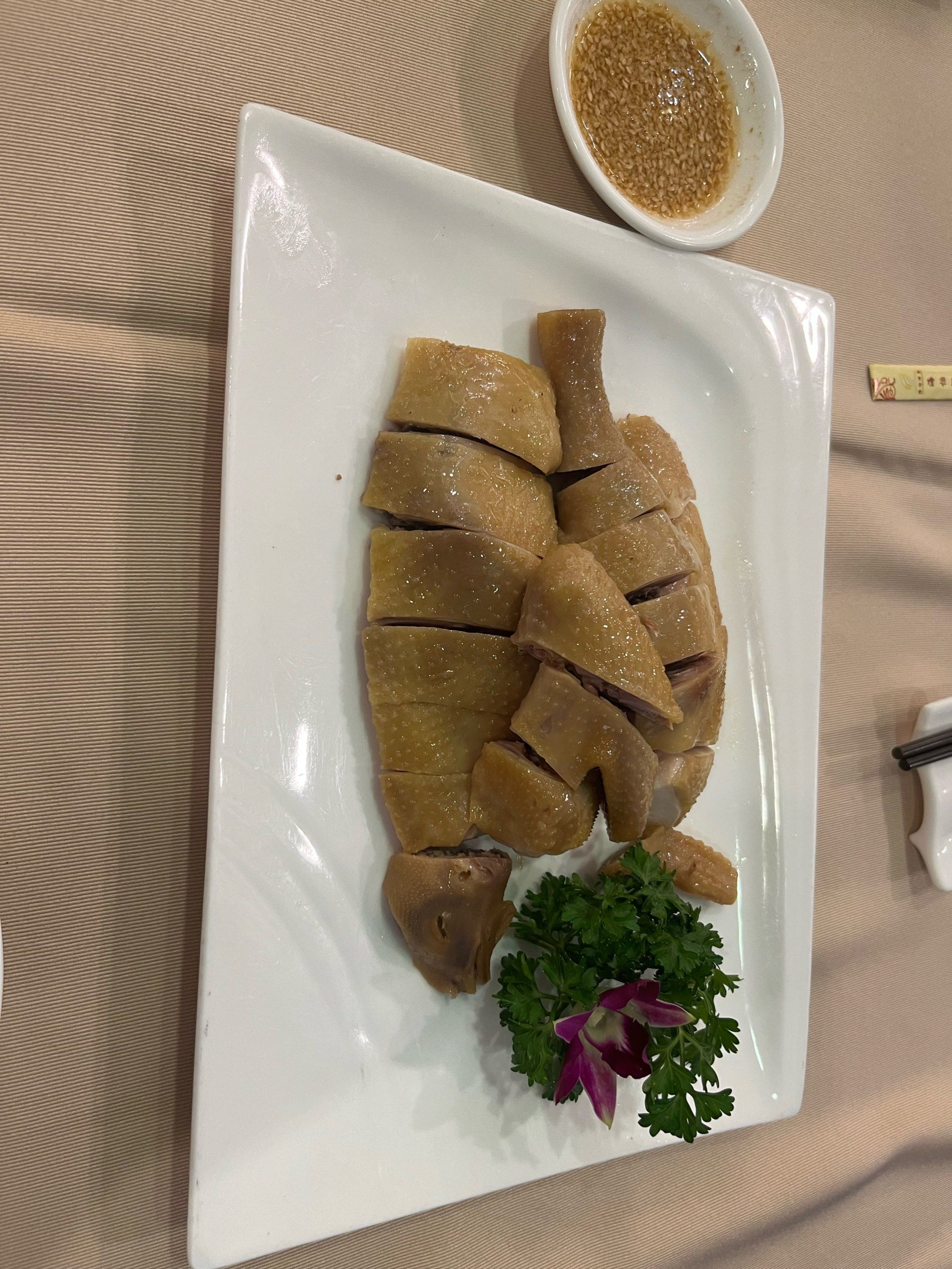 珠海博物馆旁的海怡酒家菜品和服务都不错