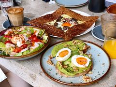 牛油果煮蛋吐司-RAC BAR(安福路店)