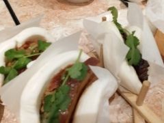 猛虎咬豬-唐宫小聚(新港中心店)