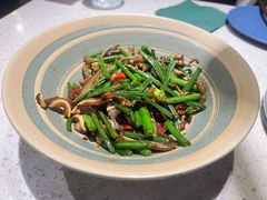 韭菜炒猪耳朵-半山腰·云南菜(侨福芳草地店)