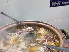 炭炉果鸡煲-威邵鸡煲(西华路总店)
