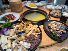 -一朵菌·野生菌探索家火锅(南亚店)