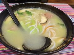 三鲜米线-香巴拉云南餐厅(华莱坞店)