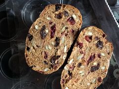 黑麦南瓜子提子欧包-PAPER STONE BAKERY(天环店)