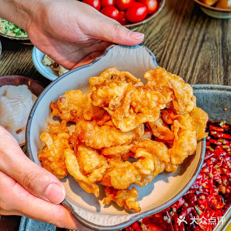 终于吃到这家重庆火锅🙈排队一小时果然值