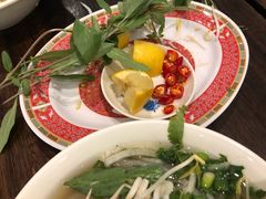 -鸿记越南牛鸡粉