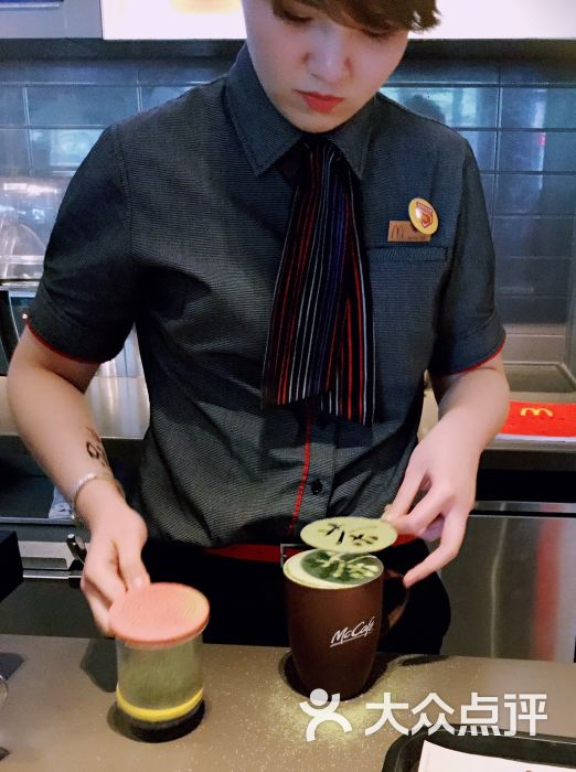 麦当劳(雅居乐国际广场店)服务员图片 - 第134张