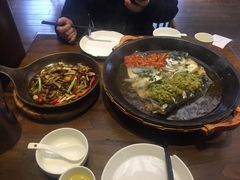 -阿瓦山寨·湘菜现炒·剁椒鱼头王(咸阳总店)