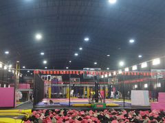 -嘿哟动霸CHUA·新潮玩运动娱乐中心·蹦床滑冰团建乐园