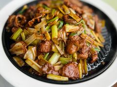 经典葱爆小羔羊肉-悦融·京鲁菜·露台花园(安定门店)