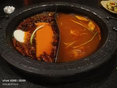 -宽板凳老灶火锅(台湾街店)