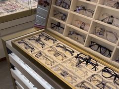 -美式眼镜·授权蔡司.依视路.尼康.豪雅.明月(南翔印象城店)