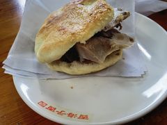 火烧夹肉-京东一绝西海子西园烧饼夹肉