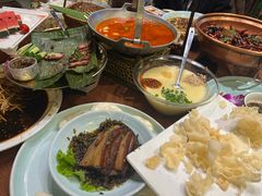 -老滇山寨•云南特色菜•地方菜•民族风情歌舞表演(金碧店)