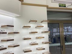 -翰佐蔡司小乐圆·依视路星趣控·暴龙眼镜折扣店