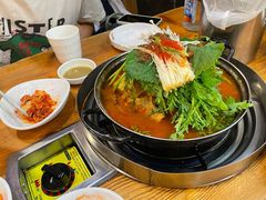 土豆排骨火锅-喇喇排骨火锅·传统韩式脊骨汤(望京西园总店)