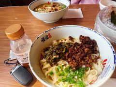 -顺溜·手工刀削面·黑金店(铜锣湾店)