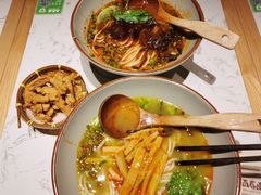 -百春原湖南牛肉粉(百联世纪店)