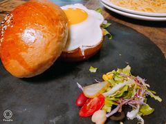 -HIGH FIVE哈福手工汉堡(桂林路店)