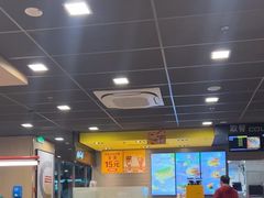 -麦当劳(轻轨曹杨路店)