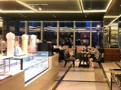 -大中华希尔顿酒店-念自助餐·嗨啤·小龙虾