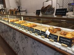 面包甜点陈列柜-WHEAT&BAKER-麥(凯德来福士店)