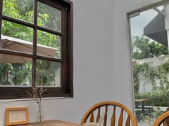 靠窗位-素咫咖啡CLIFEROSE