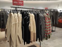 -URBAN REVIVO(上海中庚漫游城店)