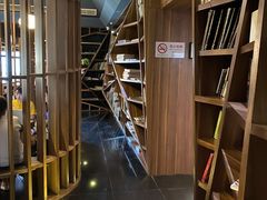 -钟书阁(松江泰晤士小镇店)