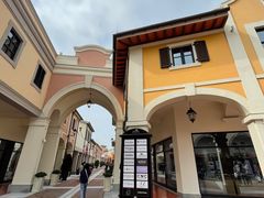 -佛罗伦萨小镇广佛名品奥特莱斯(疏港路店)