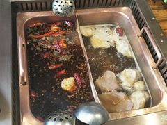 -老牌坊云南鱼豆花火锅(哈西万达店)